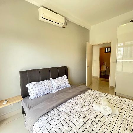 Meridin Medini By Wp Homestay Nusajaya  Kültér fotó