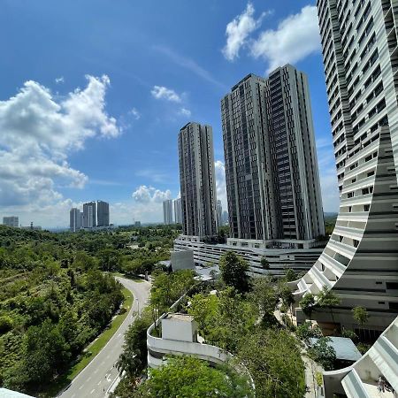 Meridin Medini By Wp Homestay Nusajaya  Kültér fotó