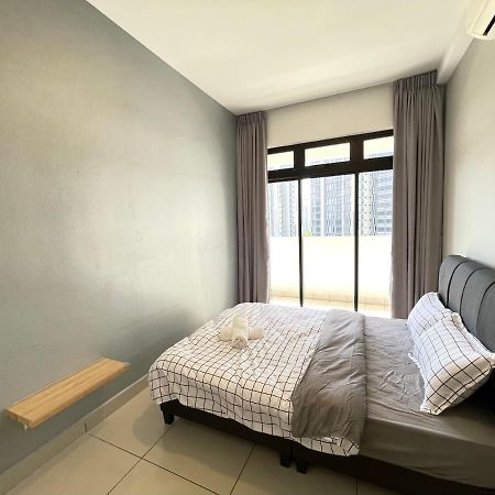 Meridin Medini By Wp Homestay Nusajaya  Kültér fotó
