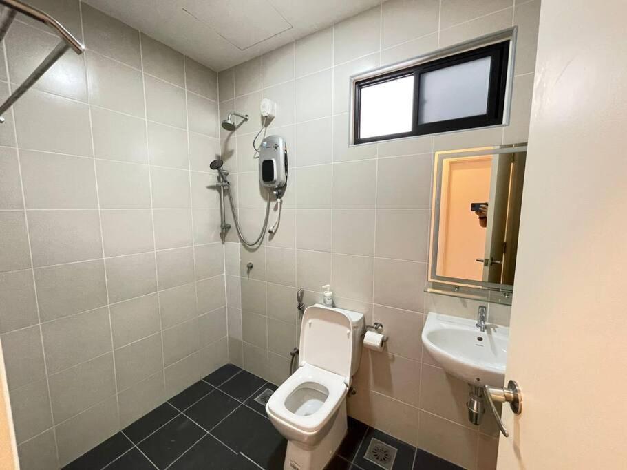 Meridin Medini By Wp Homestay Nusajaya  Kültér fotó