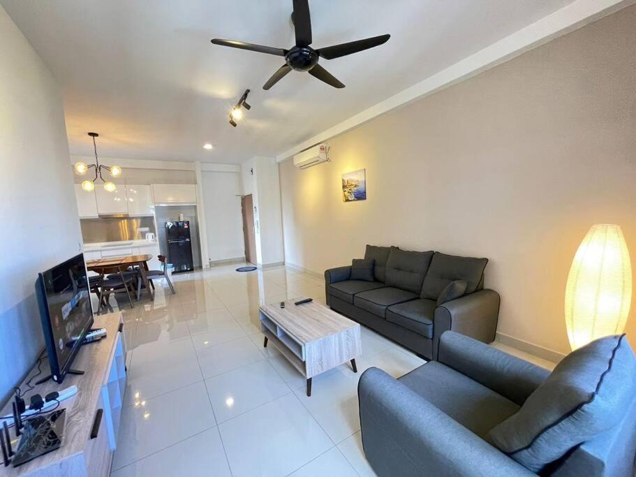 Meridin Medini By Wp Homestay Nusajaya  Kültér fotó