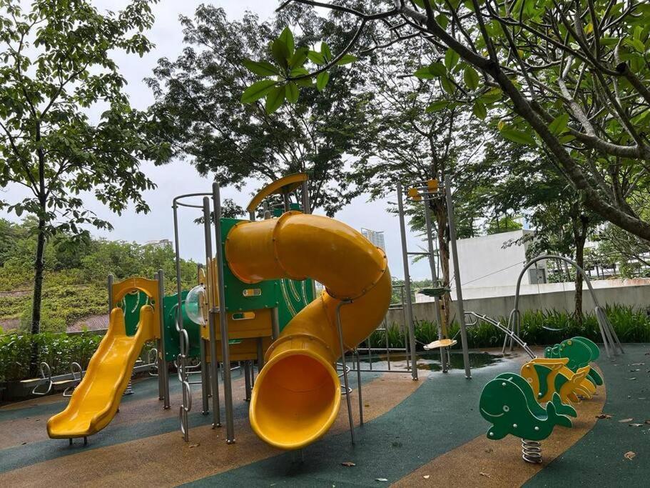 Meridin Medini By Wp Homestay Nusajaya  Kültér fotó
