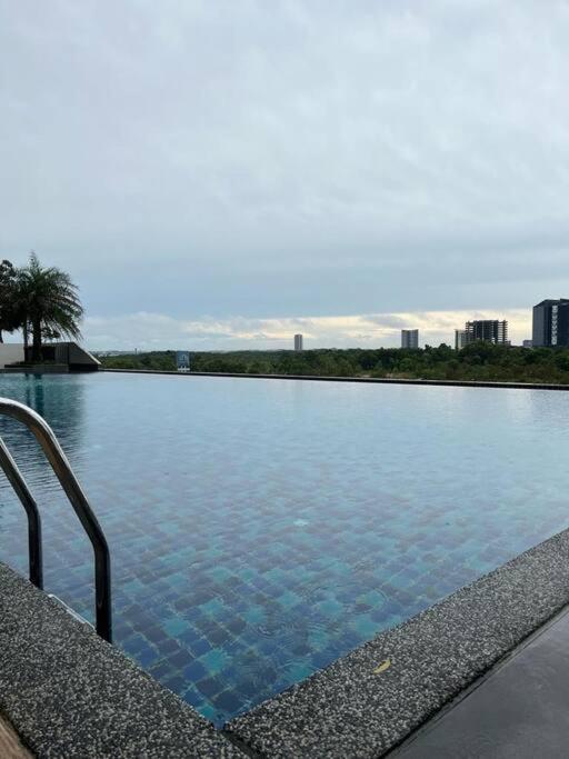 Meridin Medini By Wp Homestay Nusajaya  Kültér fotó