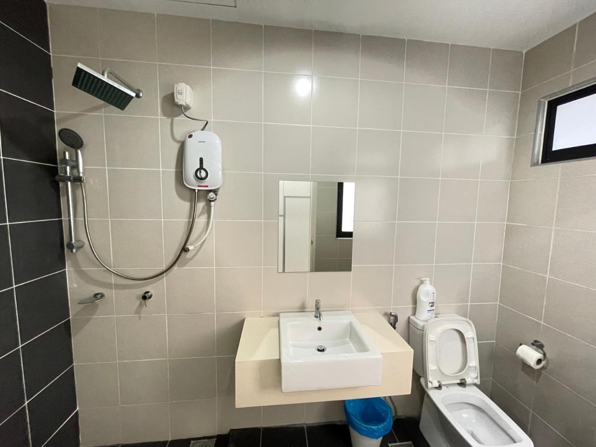 Meridin Medini By Wp Homestay Nusajaya  Kültér fotó