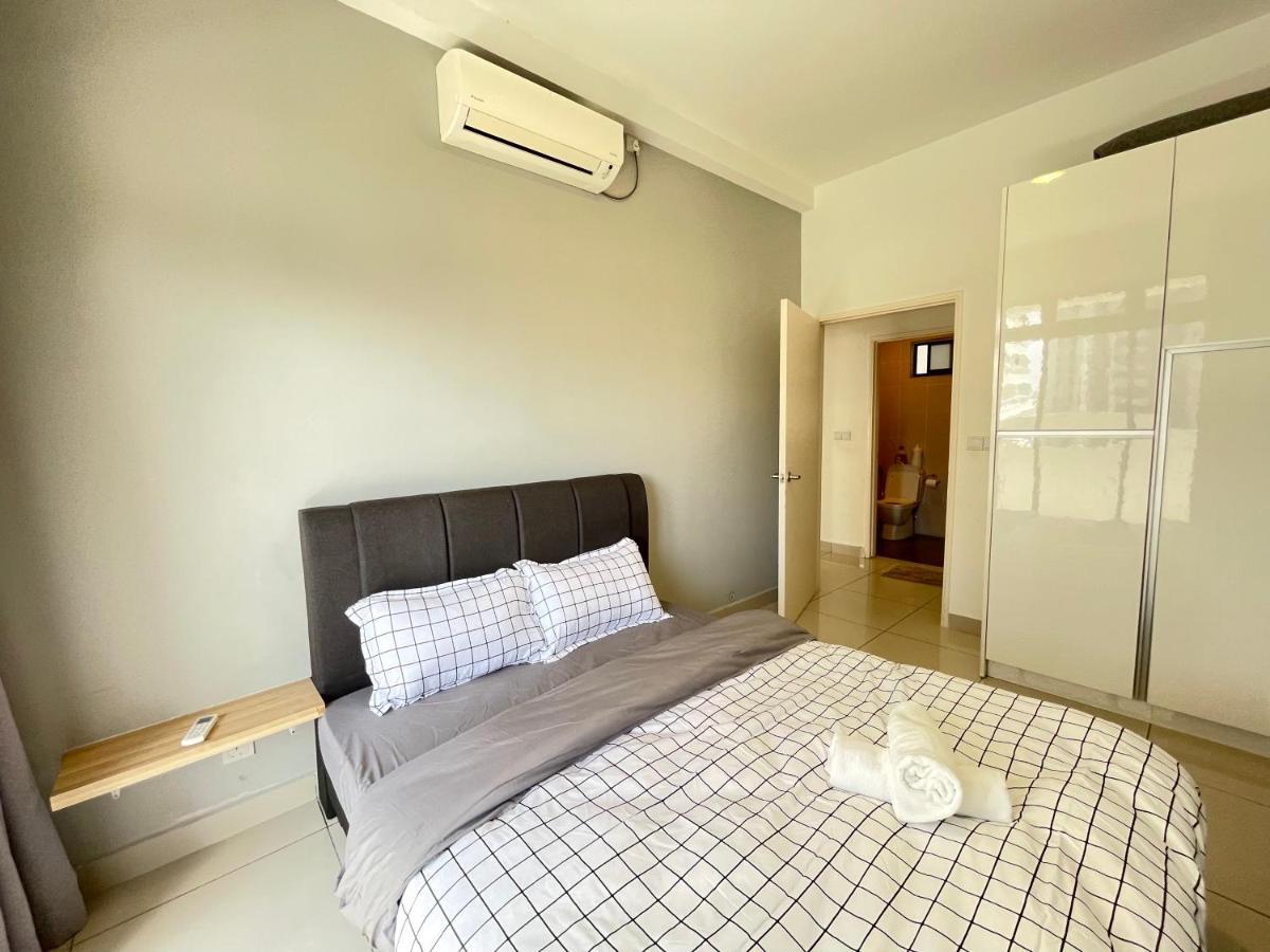 Meridin Medini By Wp Homestay Nusajaya  Kültér fotó