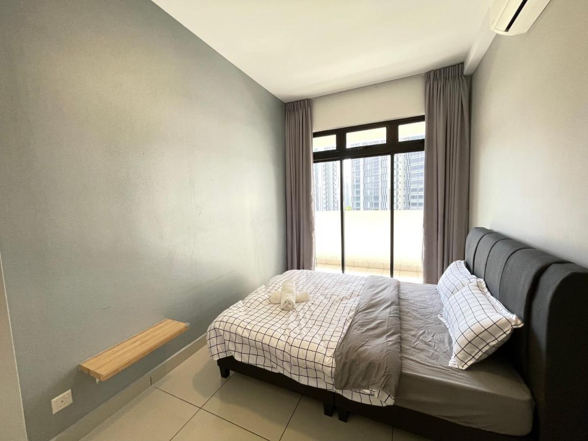 Meridin Medini By Wp Homestay Nusajaya  Kültér fotó