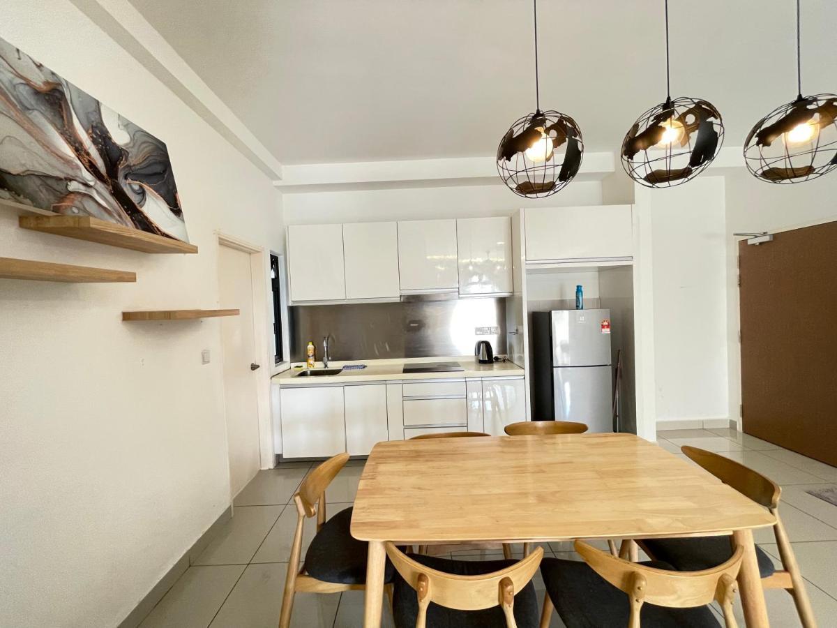 Meridin Medini By Wp Homestay Nusajaya  Kültér fotó
