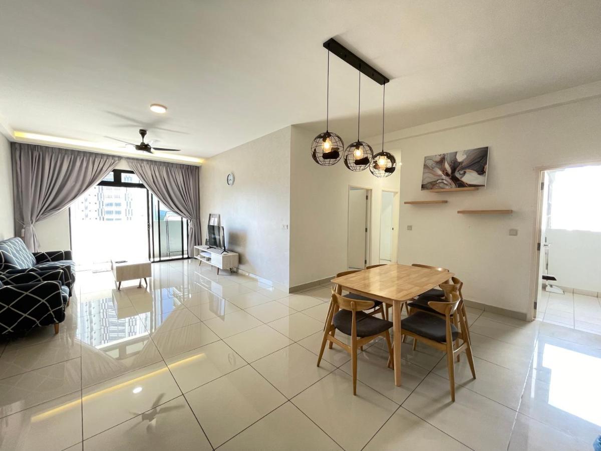 Meridin Medini By Wp Homestay Nusajaya  Kültér fotó