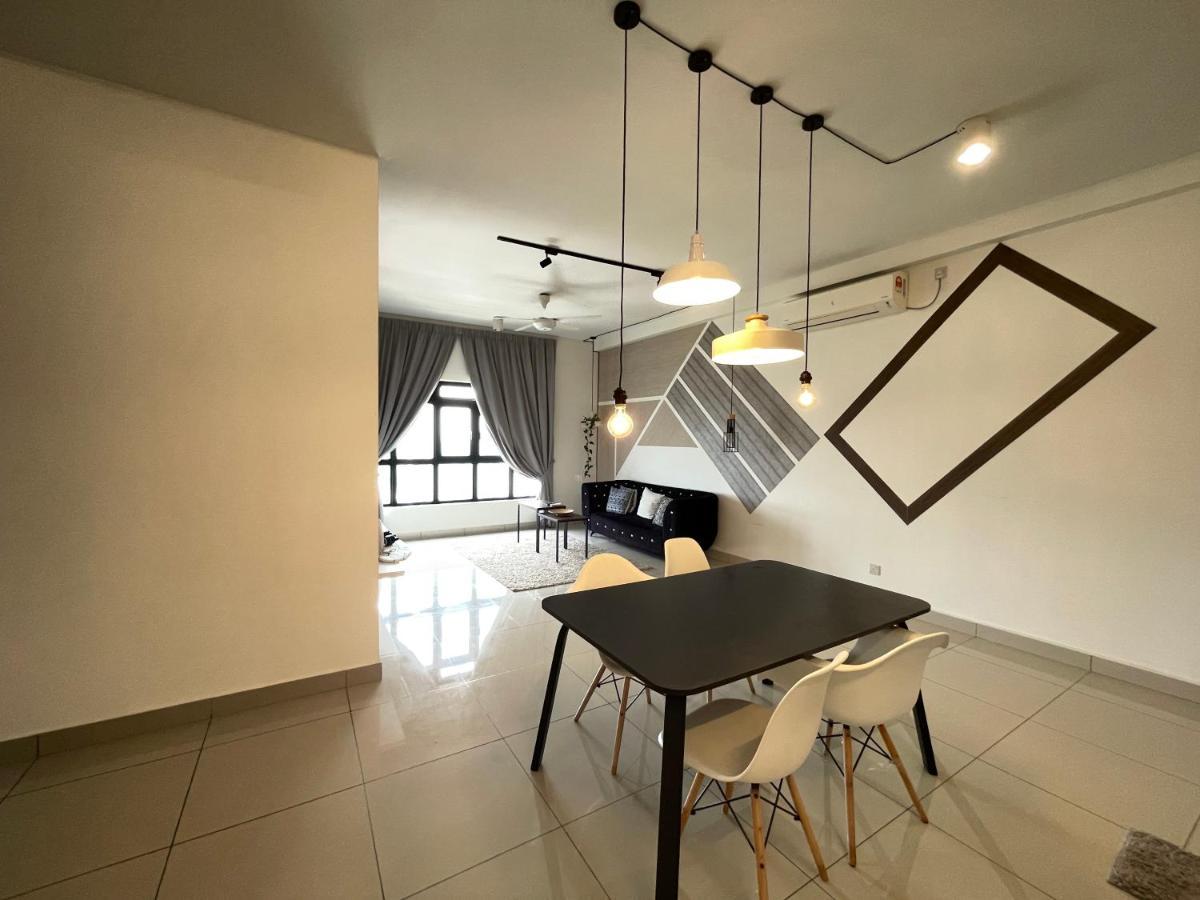 Meridin Medini By Wp Homestay Nusajaya  Kültér fotó