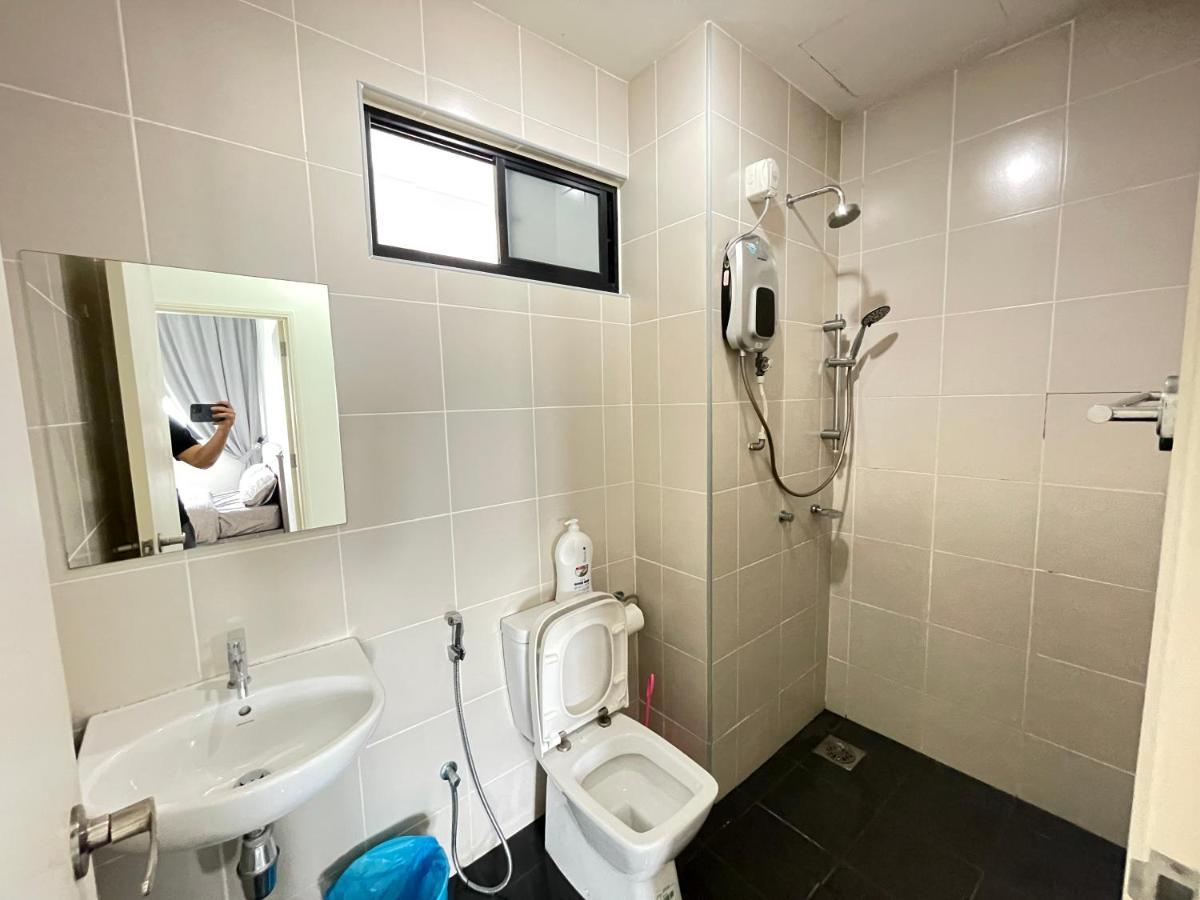Meridin Medini By Wp Homestay Nusajaya  Kültér fotó