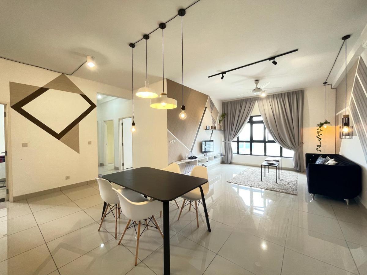 Meridin Medini By Wp Homestay Nusajaya  Kültér fotó